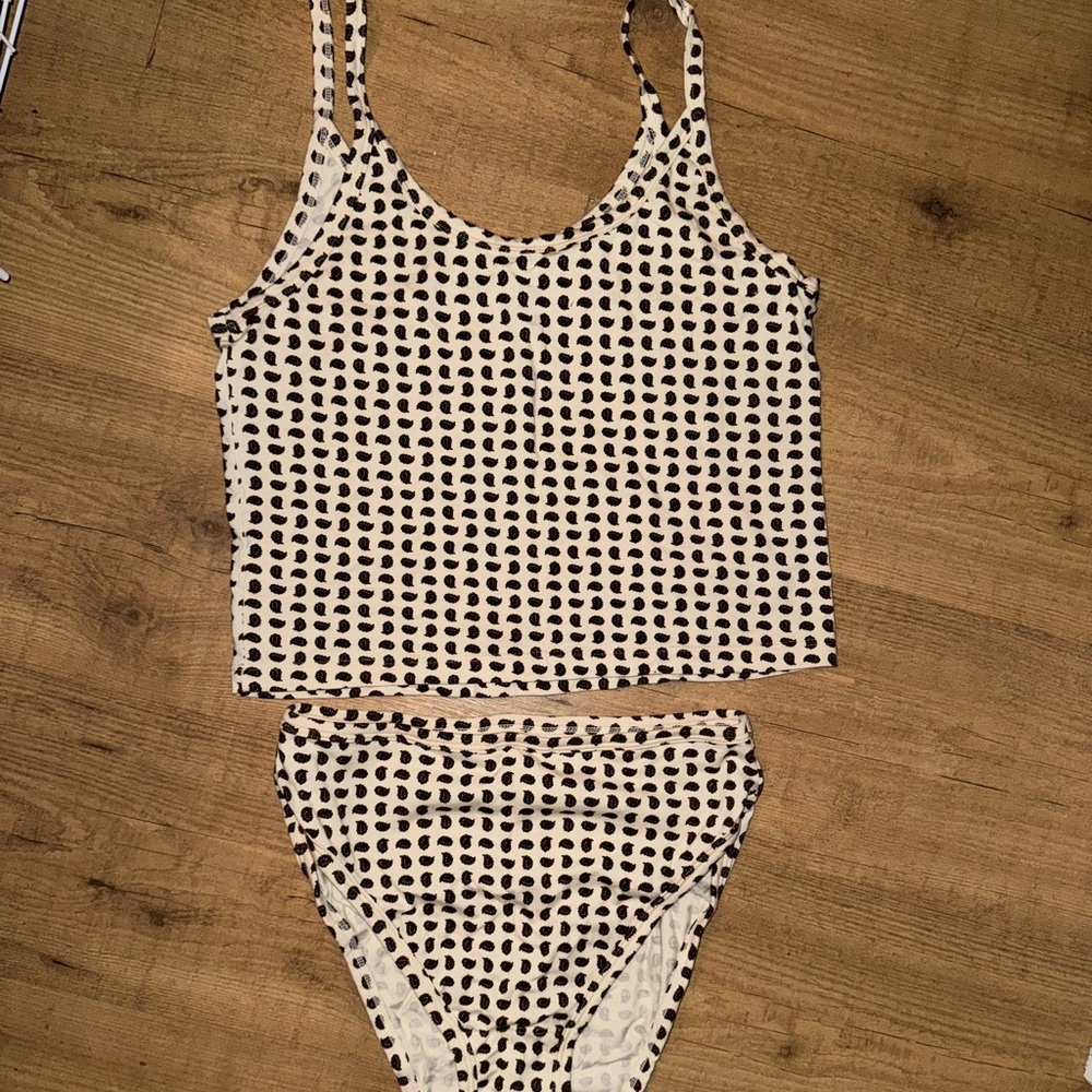 Never worn Arq set XL top and M undies